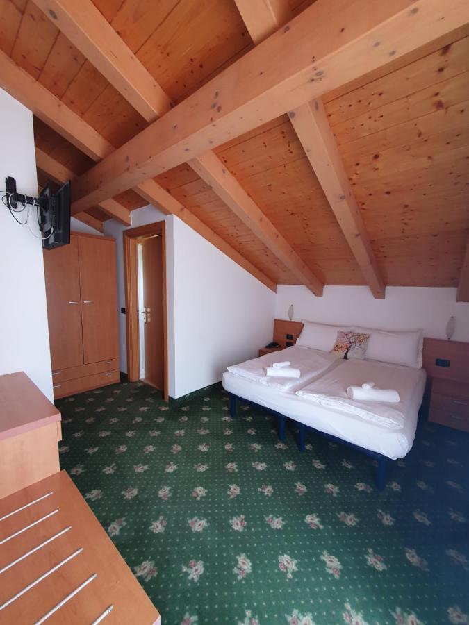 Hotel Pezzotti Пелліццано Екстер'єр фото